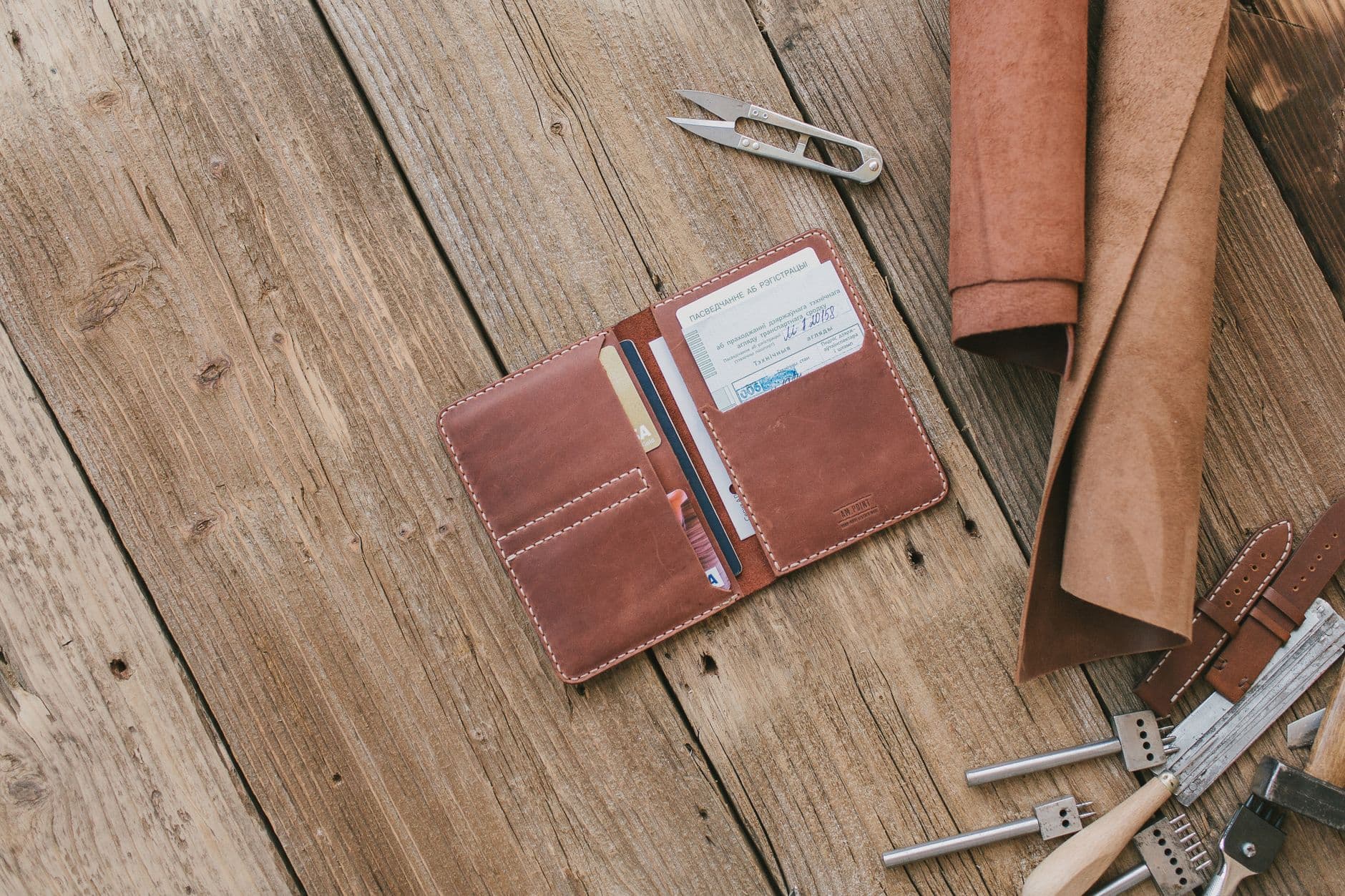 Men's Classic Bi-fold Genuine Leather Wallet